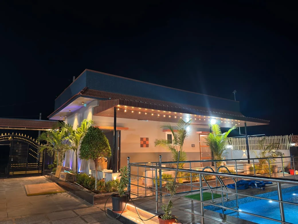 Illuminated accommodation overlooking the swimming pool